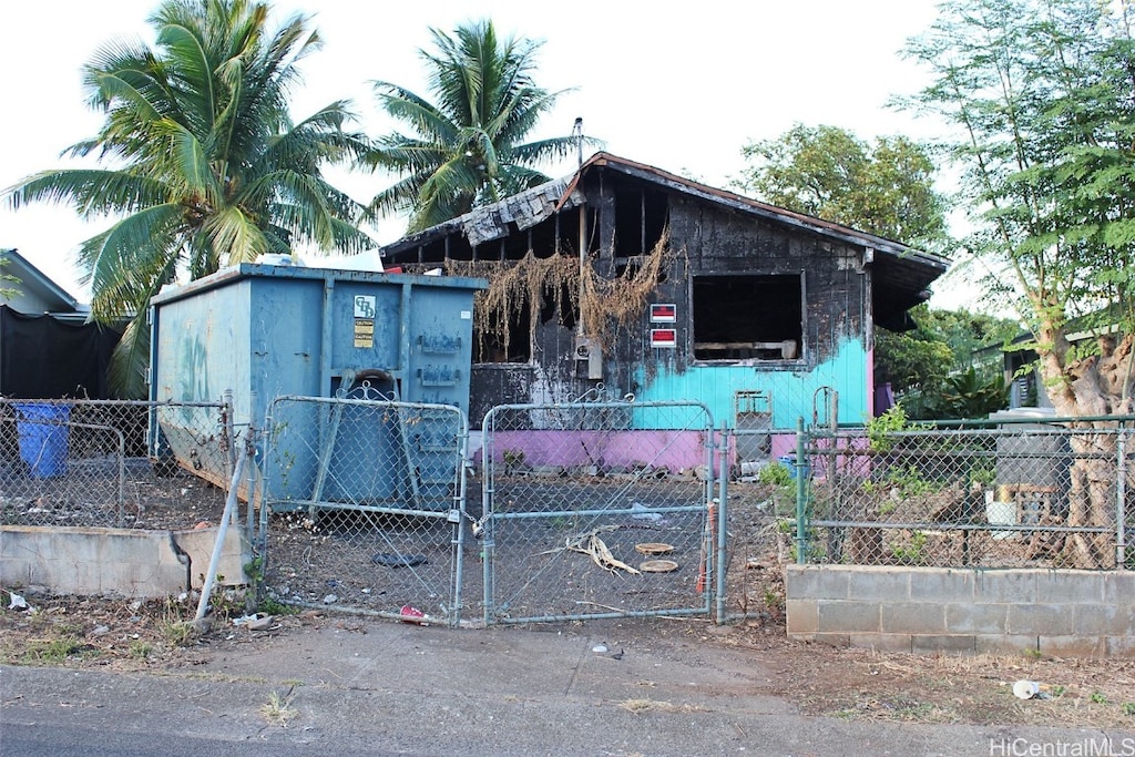 view of front of property