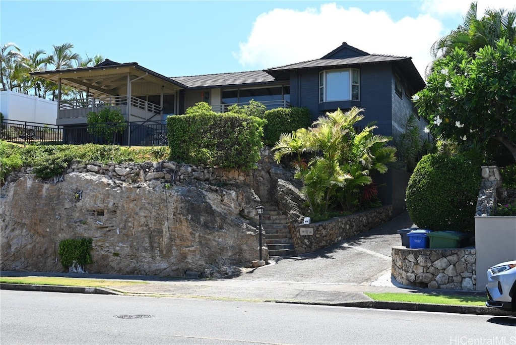 view of front facade