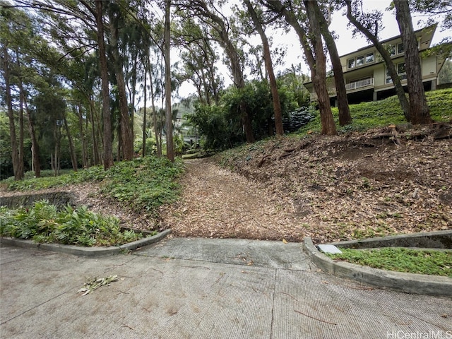 Listing photo 2 for 3890 Waokanaka St Lot 1, Honolulu HI 96817