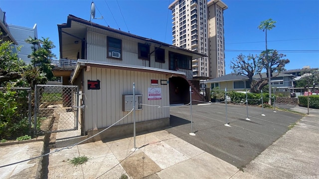 914 Kinau St, Honolulu, HI 96814 - view of building exterior with fence