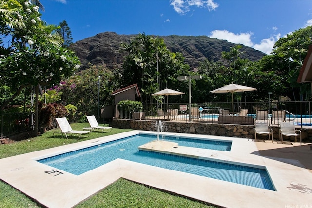 84-664 Ala Mahiku St Unit 196C, Waianae, HI 96792 - pool featuring fence, a mountain view, and a jacuzzi