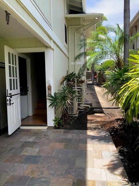 entrance to property featuring a patio area