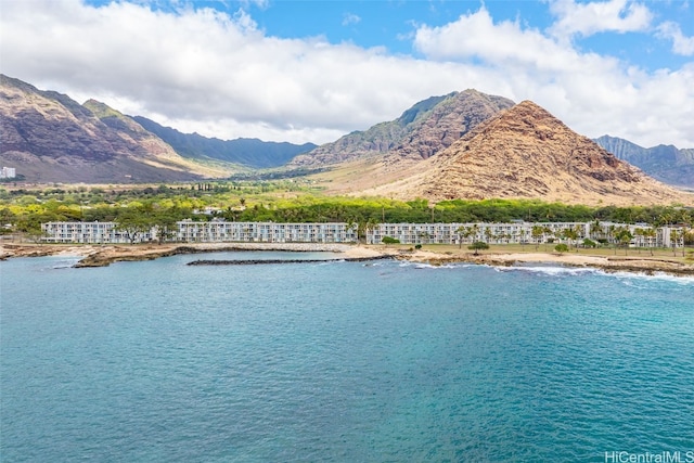 water view with a mountain view