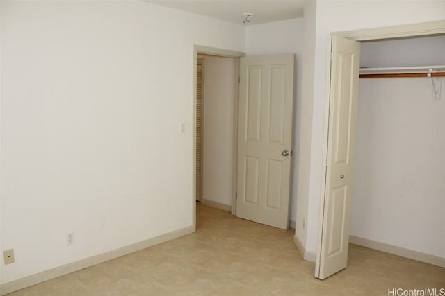 unfurnished bedroom featuring a closet