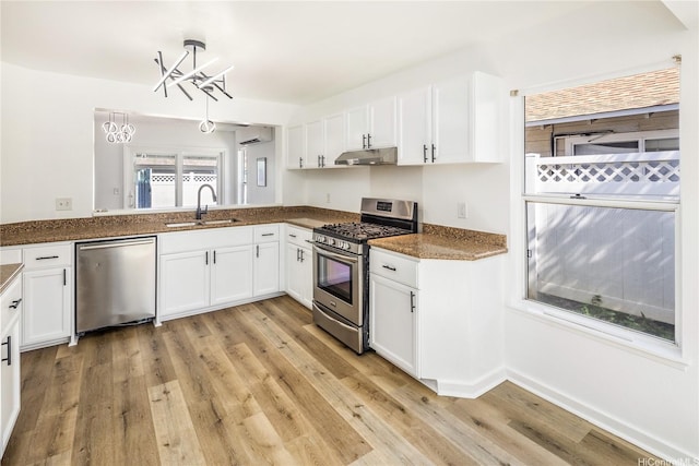 91-1019 Hiluhilu St, Kapolei, HI 96707 - kitchen featuring stainless steel appliances, a sink, white cabinets, and light wood finished floors