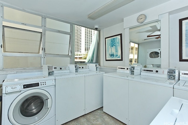 washroom featuring washer and dryer and ceiling fan