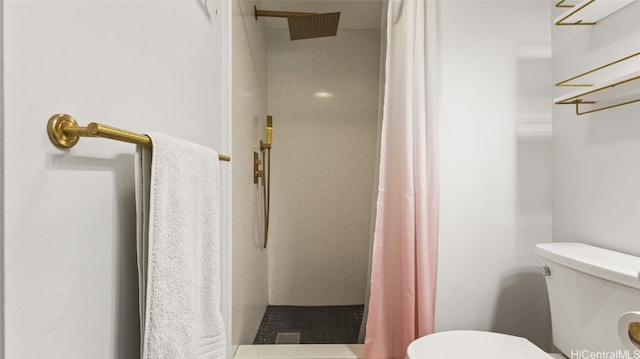 bathroom with toilet and a shower with curtain