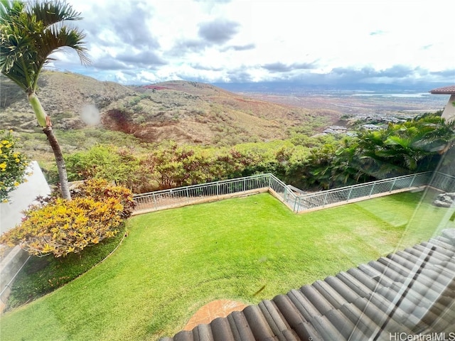 view of yard with a mountain view