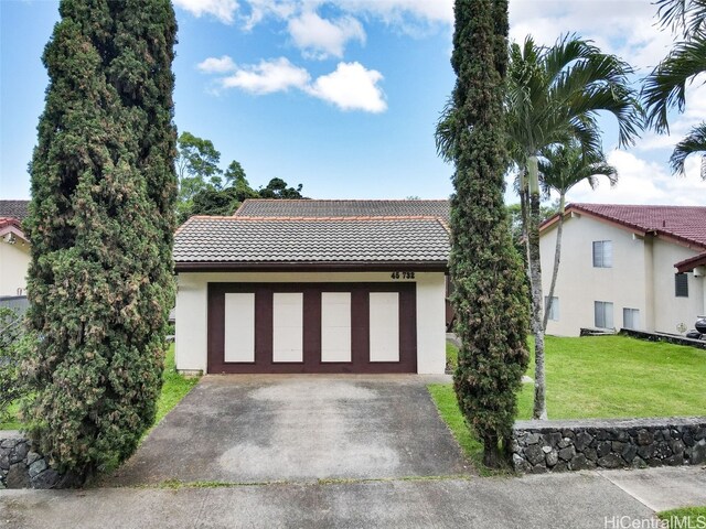 view of front of house with a front lawn and a garage