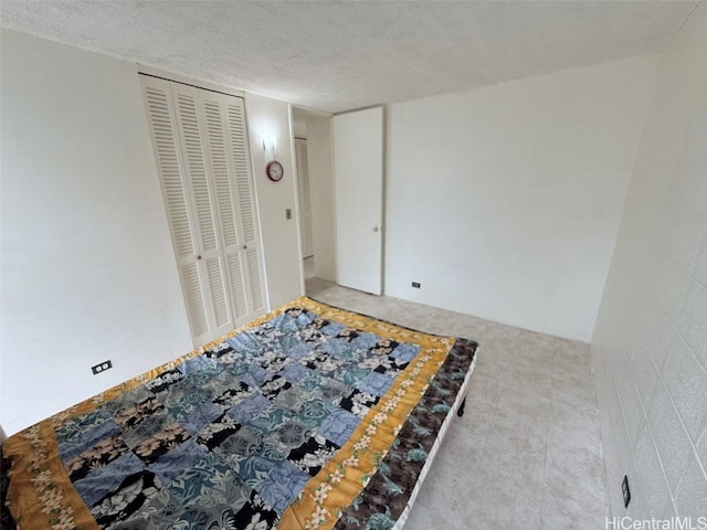 unfurnished bedroom featuring a closet and a textured ceiling