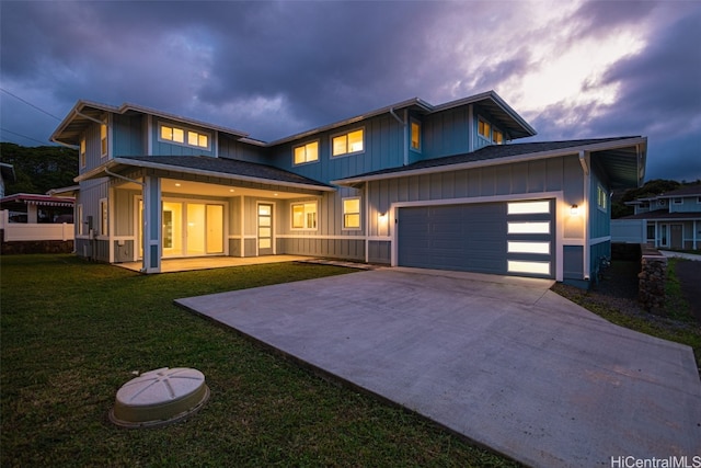 view of front of home featuring a lawn