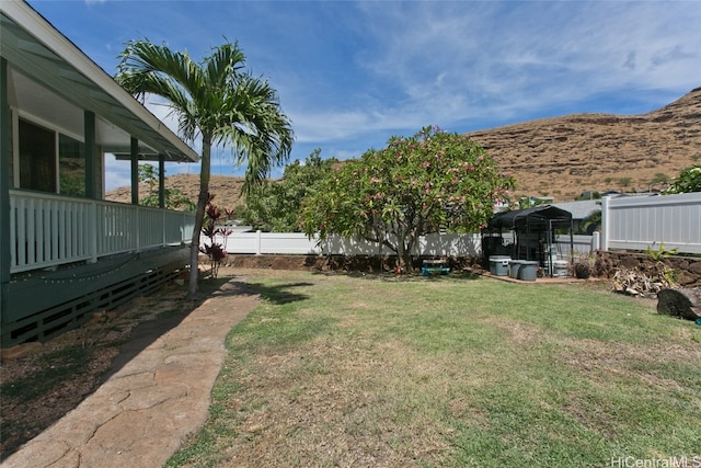 view of yard with a mountain view