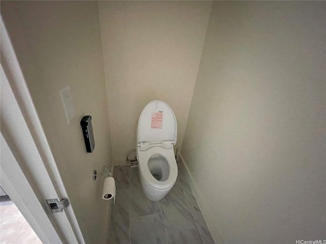 laundry room featuring baseboards