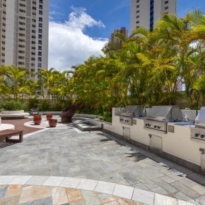 view of patio with an outdoor kitchen and grilling area