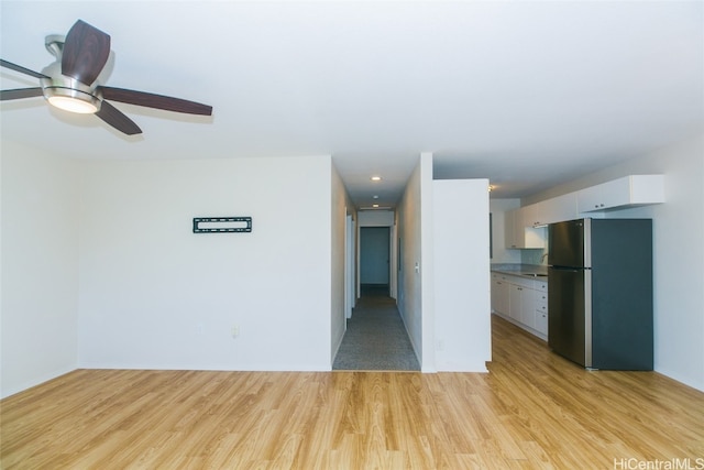 empty room with light hardwood / wood-style flooring and ceiling fan