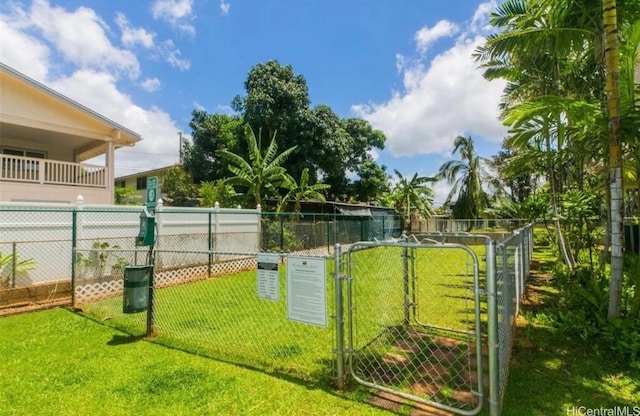 94-302 Paiwa St Unit 507, Waipahu, HI 96797 - view of yard with a gate