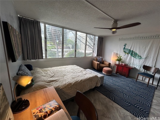 bedroom featuring ceiling fan and a textured ceiling