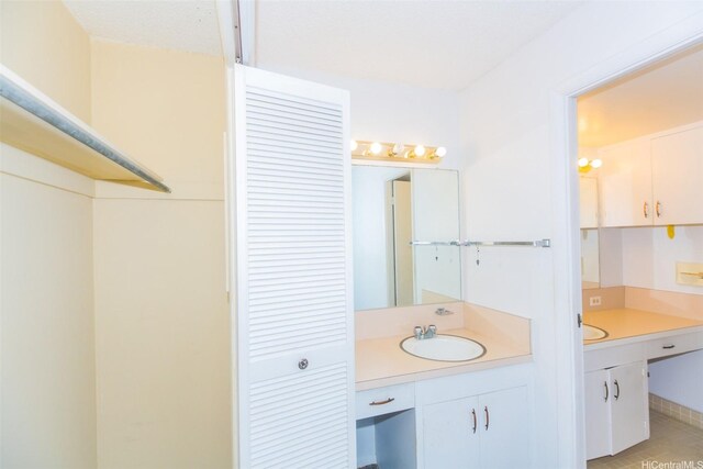 1561 Kanunu St Unit 1205, Honolulu, HI 96814 - bathroom with vanity