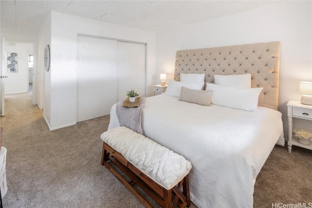 bedroom with carpet flooring and a closet