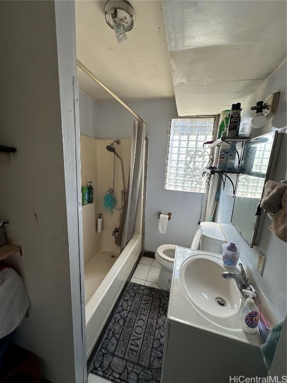 full bathroom featuring toilet, a healthy amount of sunlight, tile patterned floors, and shower / bath combo