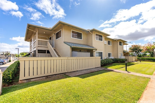 view of front of house with a front lawn