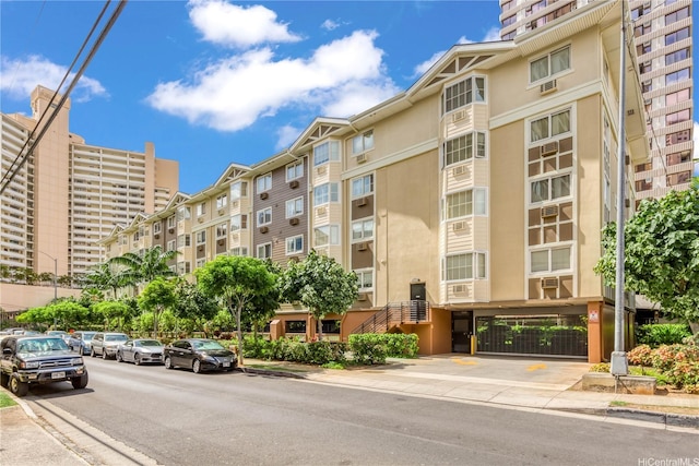 view of apartment building / complex