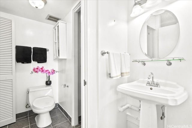 bathroom featuring visible vents, tile patterned flooring, toilet, and baseboards