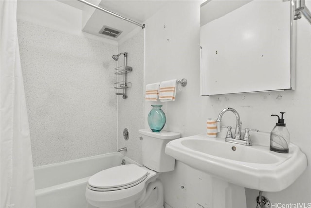 bathroom featuring shower / bath combination with curtain, visible vents, a sink, and toilet