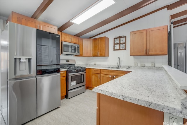 kitchen with lofted ceiling with beams, sink, appliances with stainless steel finishes, light hardwood / wood-style floors, and kitchen peninsula