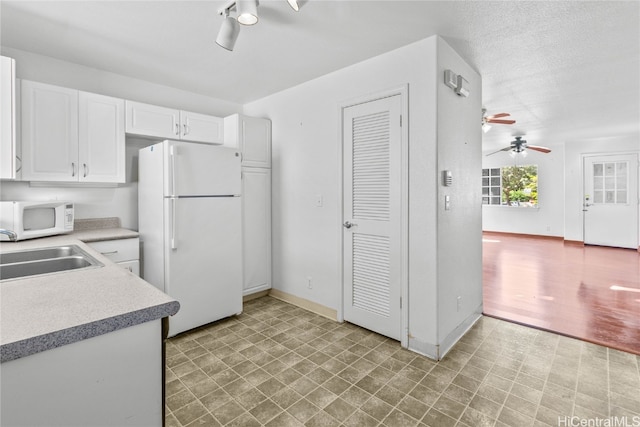 kitchen with light hardwood / wood-style floors, sink, white cabinetry, white appliances, and ceiling fan