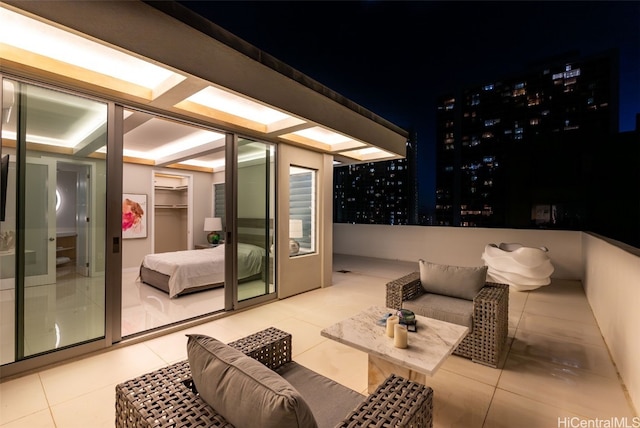 patio at night featuring an outdoor living space