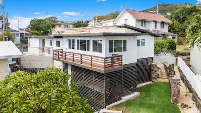 1849 Vancouver Pl, Honolulu, HI 96822 - back of property featuring fence