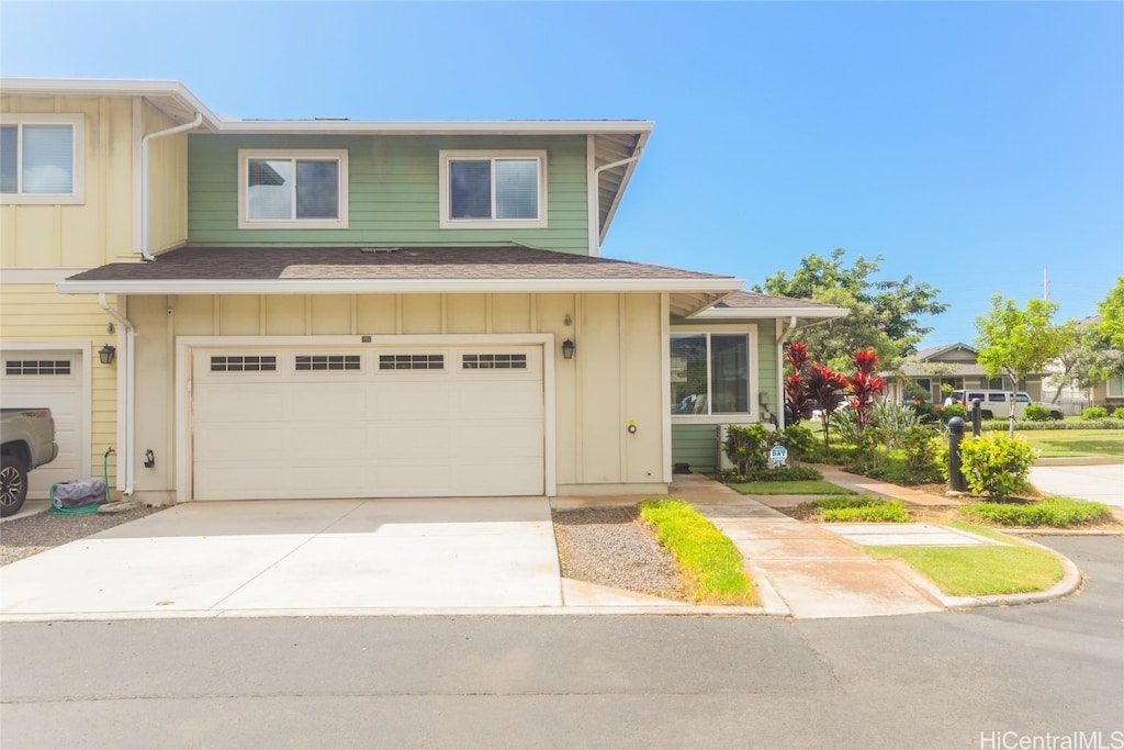 view of front facade featuring a garage