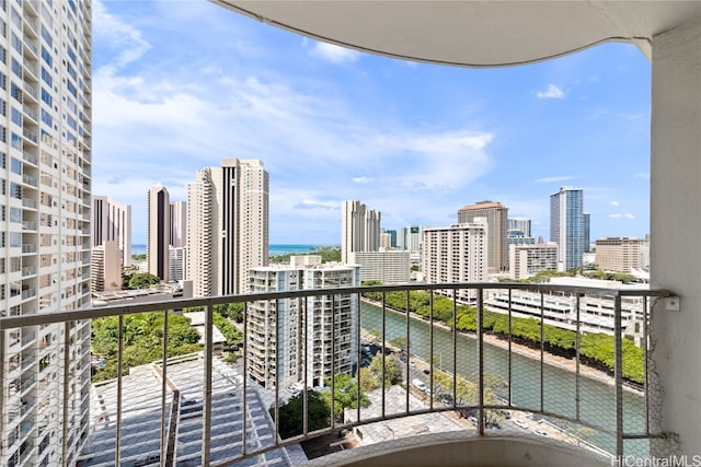 Listing photo 3 for 1717 Ala Wai Blvd Unit 2010, Honolulu HI 96815