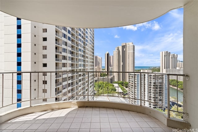 Listing photo 2 for 1717 Ala Wai Blvd Unit 2010, Honolulu HI 96815