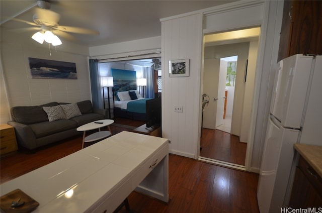 living room featuring dark hardwood / wood-style floors and ceiling fan