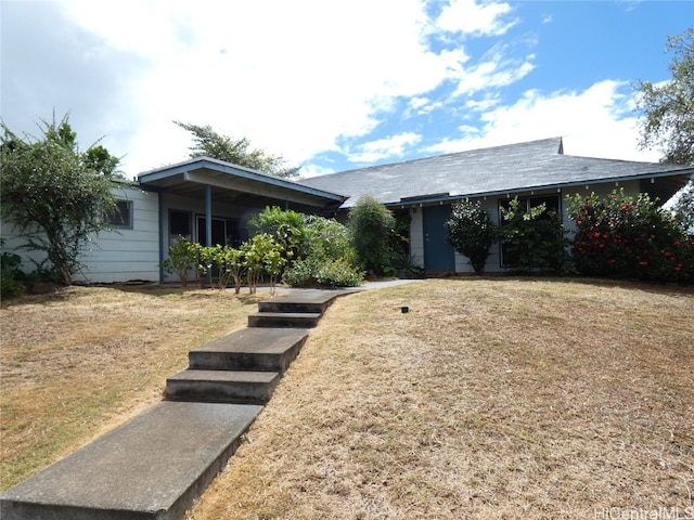 single story home featuring a front lawn