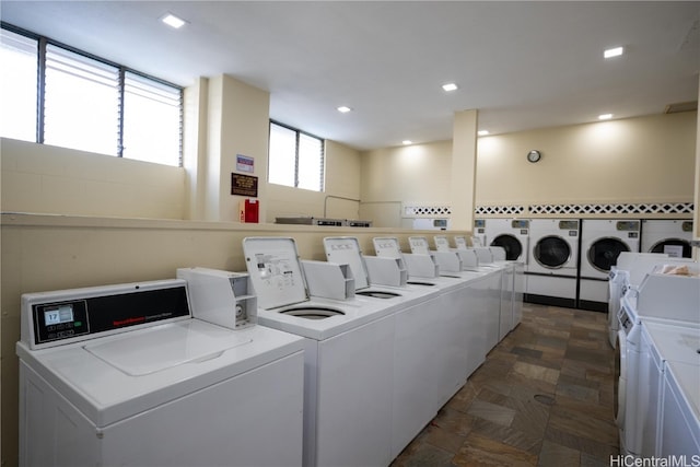 laundry room featuring independent washer and dryer