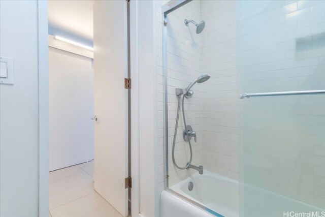 bathroom featuring tiled shower / bath and tile patterned floors