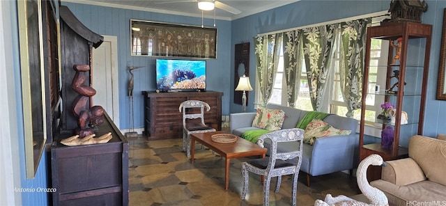 living area featuring crown molding and ceiling fan