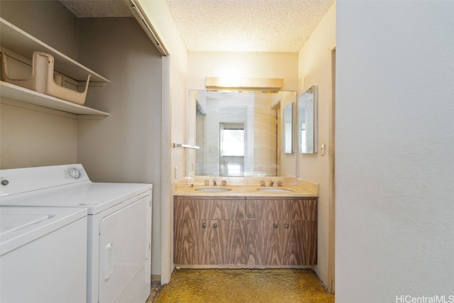 washroom with light carpet, a textured ceiling, sink, and washer and clothes dryer