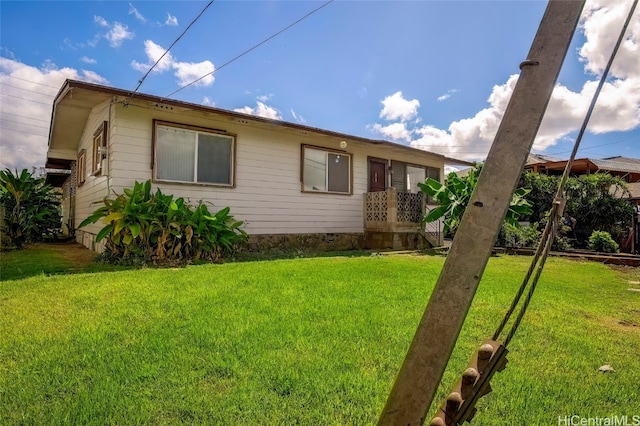 view of front facade with a front yard