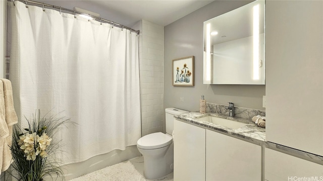 full bathroom featuring vanity, shower / bath combo with shower curtain, and toilet