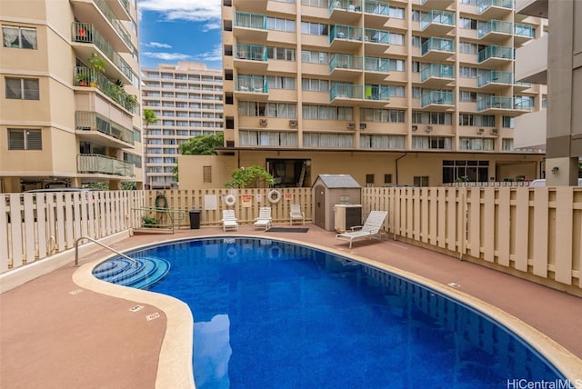 view of swimming pool