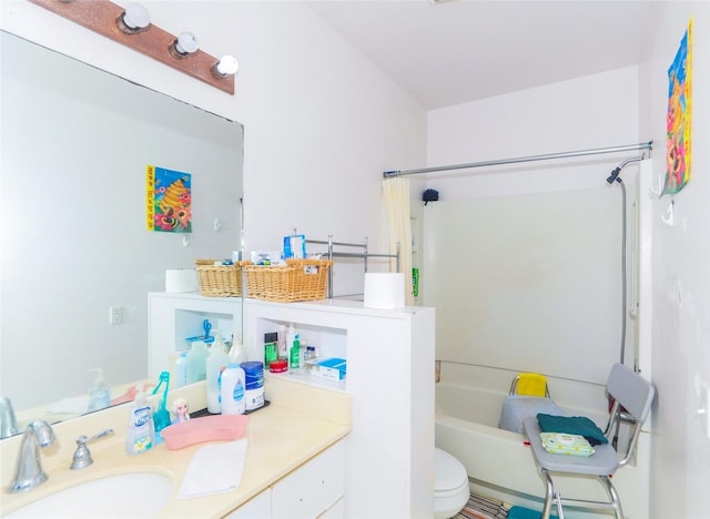 94-1259 Lumikula St Unit 4U, Waipahu, HI 96797 - full bathroom featuring shower / bathtub combination with curtain, vanity, and toilet