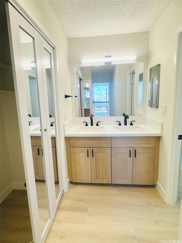 1255 Nuuanu Ave Unit E1414, Honolulu, HI 96817 - full bath featuring a textured ceiling, double vanity, and wood finished floors