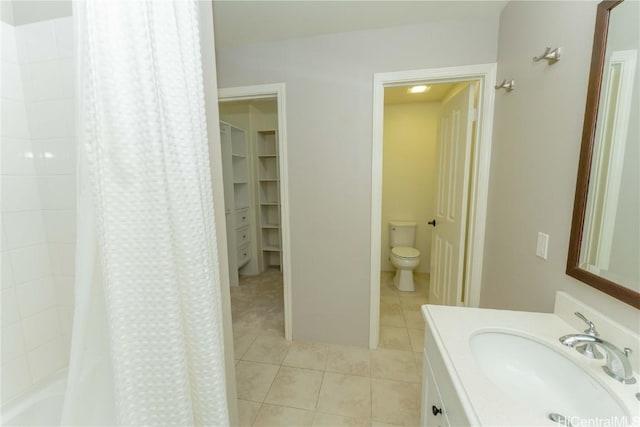 bathroom featuring a shower with curtain, tile patterned flooring, vanity, and toilet