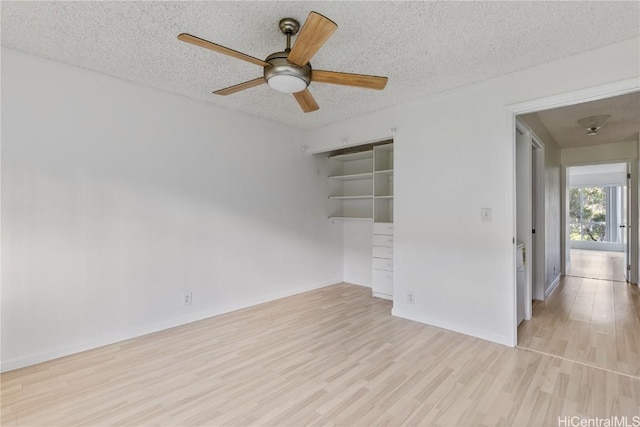 unfurnished room with a textured ceiling, light hardwood / wood-style flooring, and ceiling fan