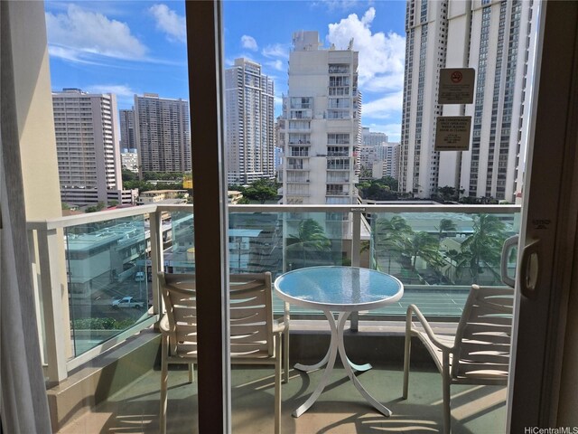 410 Atkinson Dr Unit 922, Honolulu, HI 96814 - balcony featuring a skyline view