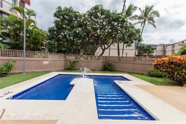 view of swimming pool